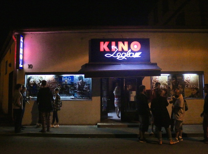 Kino ŻeglarzKino z zewnątrz