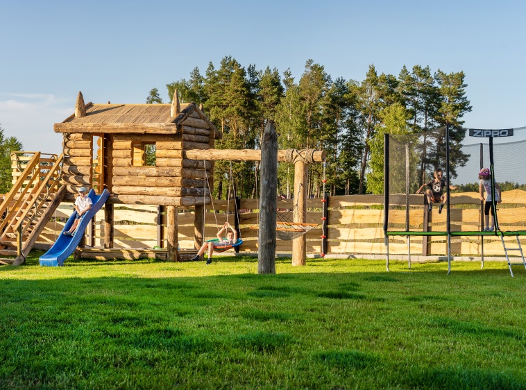 Domki Apartamentowe Dębki Plac zabaw?v=1.0