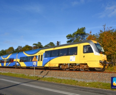 Pociąg przejeżdżający przez cały P&oacute;łwysep. Stacja końcowa - Hel.